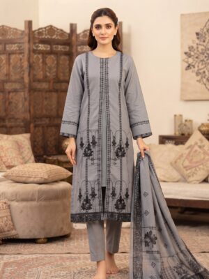 model holding dupatta 2k 202607110149